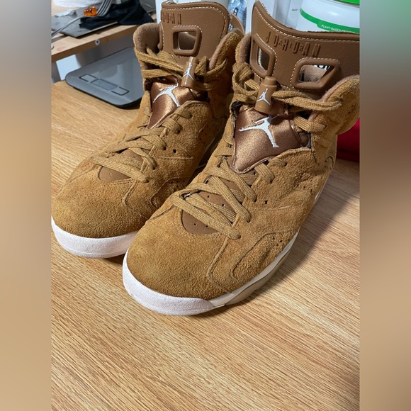 Air Jordan Retro 6 - Picture 3 of 3